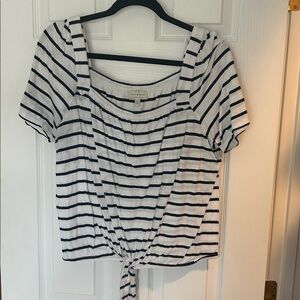 ♤ Lucky Brand White and Blue top